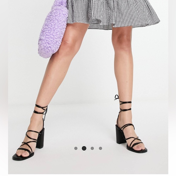 ASOS DESIGN Wide Fit Hoola tie leg block heeled mid sandals in black - Picture 2 of 6